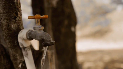 Constraining the response of continental-scale groundwater flow to climate extremes featured image